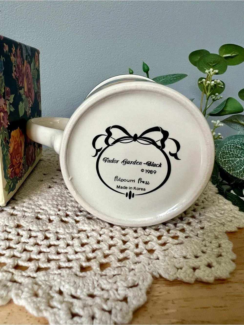 Vintage 1989 Ceramic Coffee Mug in Black w/ Multicolor Blooms w/Original Box